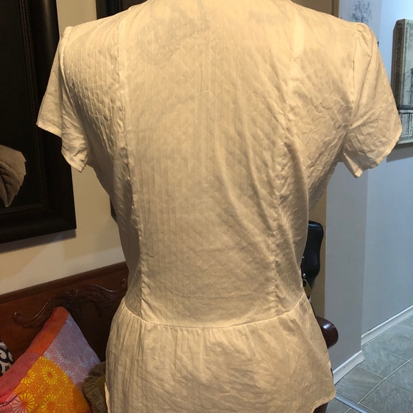 EUC Women’s RW&CO. White Short Sleeve Blouse - Picture 7 of 8